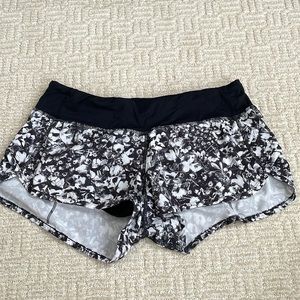 Lululemon speed up low rise shorts size 6